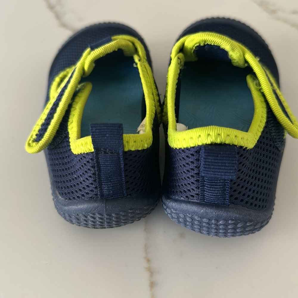 Cat and Jack water shoes navy and neon yellow size 8 - Picture 4 of 9